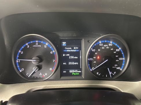 Used 2018 Toyota RAV4 XLE AWD/4WD image 3