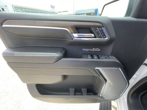 Used 2024 Chevrolet Silverado 1500 High Country AWD/4WD image 22