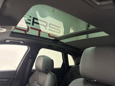 Used 2024 Audi SQ5 Prestige image 17