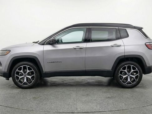 Used 2025 Jeep Compass Limited image 11
