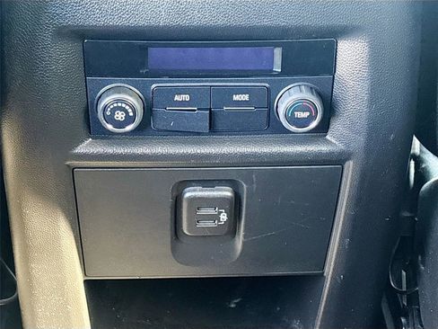 Used 2020 Chevrolet Traverse LT image 26