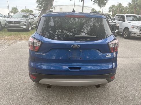 Used 2018 Ford Escape SE w/ SE Sync 3 Package FWD image 6
