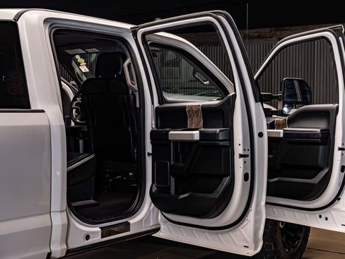 Used 2019 Ford F350 Lariat image 29