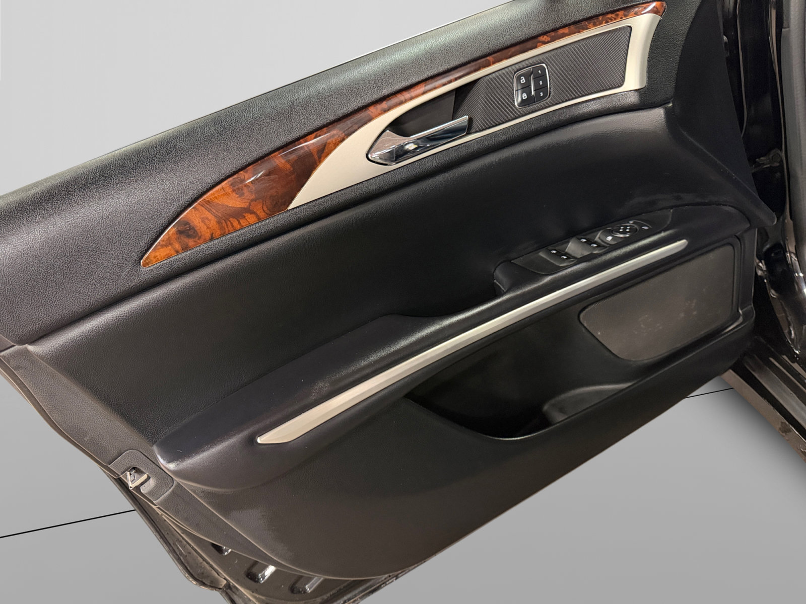 Used 2016 Lincoln MKZ AWD image 14