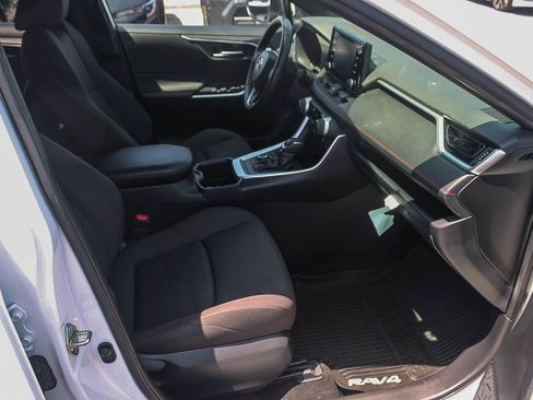 Used 2022 Toyota RAV4 SE w/ Weather & Moonroof Package AWD/4WD image 17