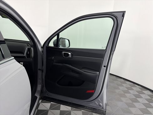 Used 2025 Kia Sorento S w/ Panoramic Sunroof Package image 43