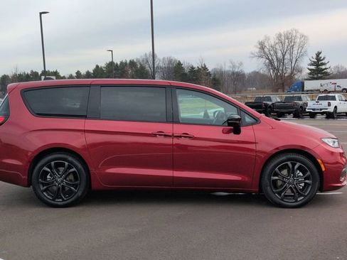 New 2026 Chrysler Pacifica Select FWD image 6