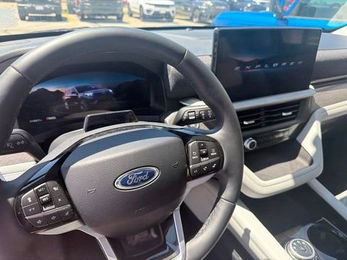 Used 2026 Ford Explorer Platinum w/ LUX Leather Package AWD/4WD image 8
