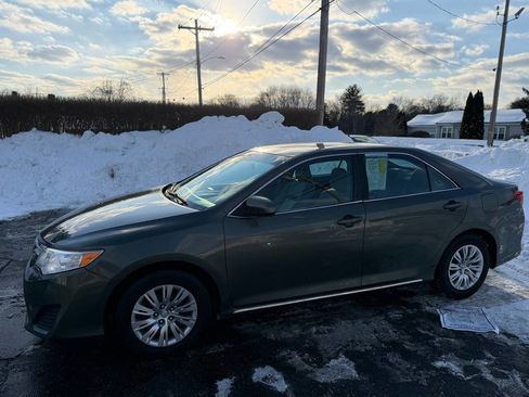 Used 2014 Toyota Camry LE image 6