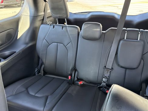 Used 2021 Chrysler Pacifica Touring-L w/ Uconnect Theater Family Group image 26