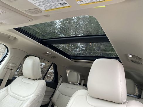 Used 2021 Ford Explorer Platinum w/ Equipment Group 601A image 7