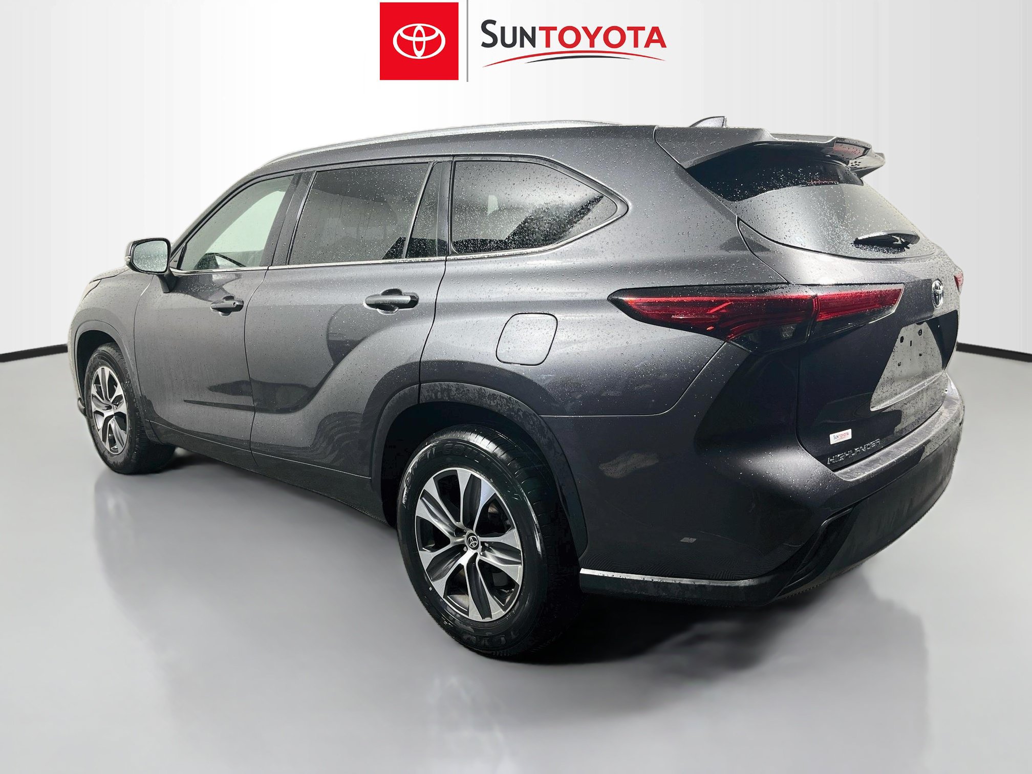 Used 2021 Toyota Highlander XLE FWD image 6