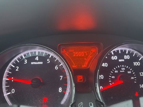 Used 2014 Nissan Versa SV image 12