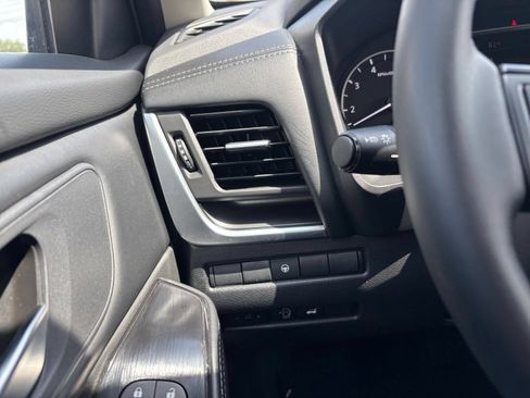 Used 2026 Nissan Rogue SV FWD image 36