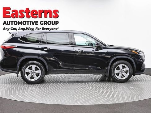 Used 2021 Toyota Highlander L AWD/4WD image 4