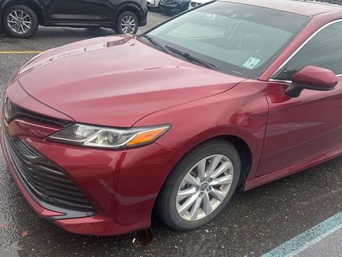 Used 2020 Toyota Camry LE image 2