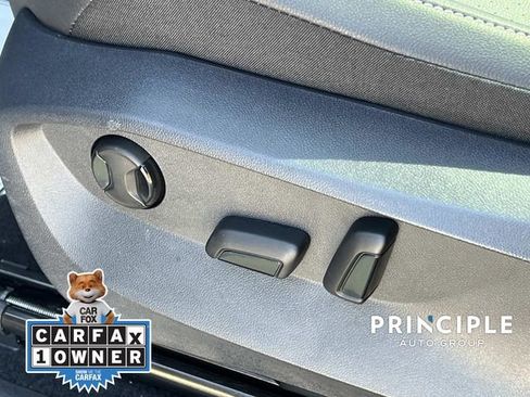 Used 2023 Volkswagen Tiguan SE w/ Panoramic Sunroof Package FWD image 17