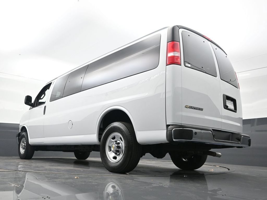 Certified 2024 Chevrolet Express 3500 LT w/ LT Preferred Equipment Group RWD image 31
