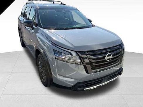 Used 2023 Nissan Pathfinder SL w/ SL Premium Package image 1