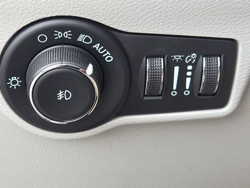 Certified 2023 Jeep Compass Limited w/ Sun and Sound Group AWD/4WD image 26