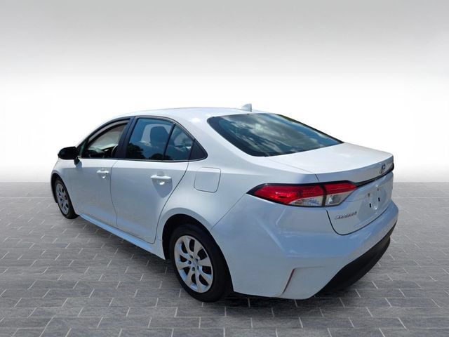 Used 2024 Toyota Corolla LE FWD image 5