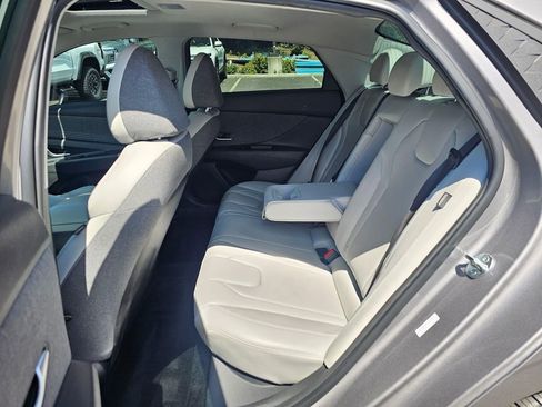 Used 2025 Hyundai Elantra Limited FWD image 51