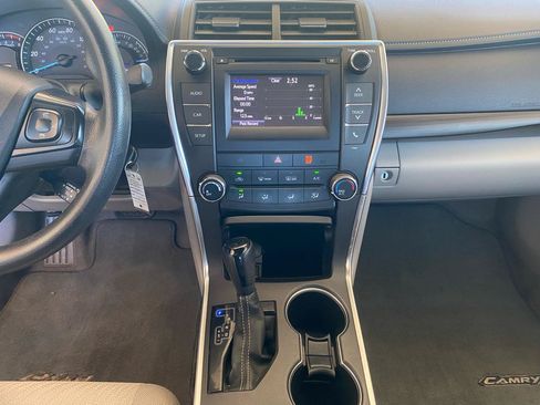 Used 2015 Toyota Camry LE FWD image 11
