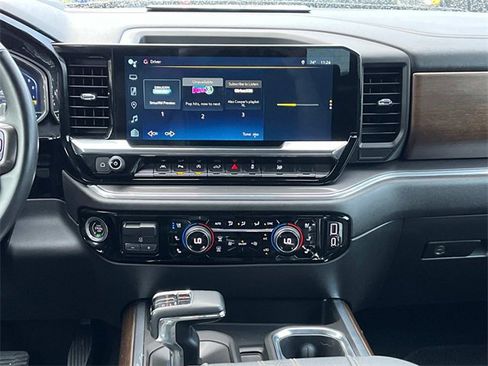 Used 2023 Chevrolet Silverado 1500 High Country image 14