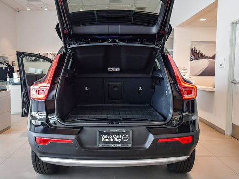 New 2025 Volvo XC40 B5 Ultra w/ Climate Package image 29