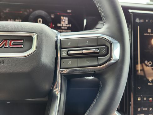 Used 2025 GMC Acadia Elevation image 26