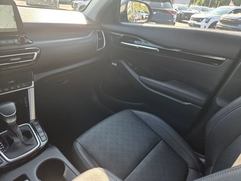 Used 2023 Kia Seltos SX w/ SX Sunroof Package AWD/4WD image 16