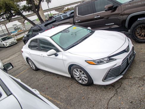 Used 2023 Toyota Camry LE image 7