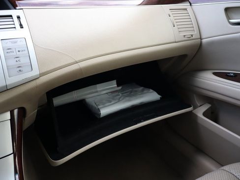 Used 2009 Toyota Avalon Limited image 38