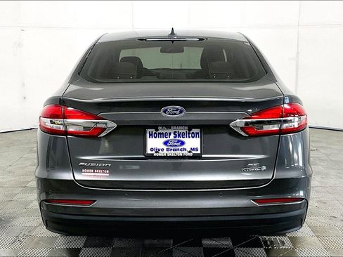 Used 2019 Ford Fusion SE image 4