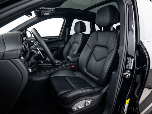 Certified 2026 Porsche Macan image 5