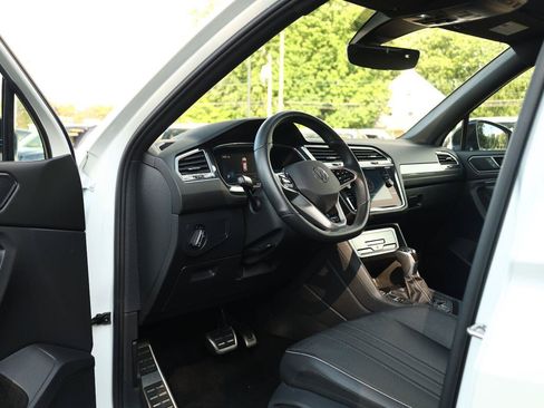 Used 2023 Volkswagen Tiguan SE R-Line AWD/4WD image 12