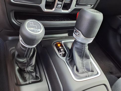 New 2025 Jeep Gladiator Nighthawk image 16