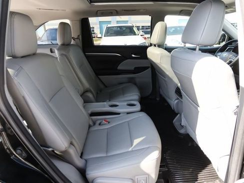 Used 2018 Toyota Highlander Limited Platinum image 53
