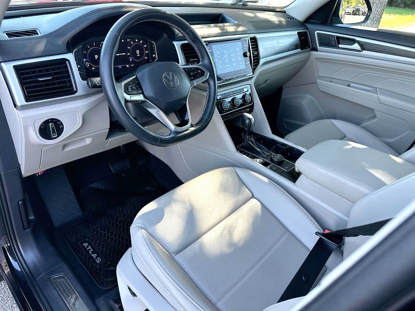 Used 2022 Volkswagen Atlas SE w/ Panoramic Sunroof Package AWD/4WD image 18