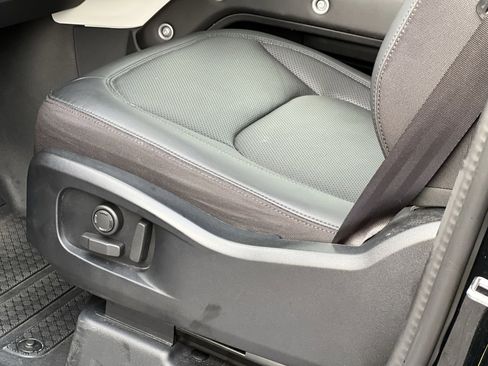 Used 2025 Land Rover Defender 110 S image 12