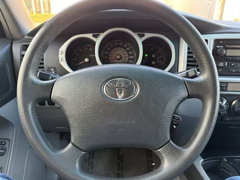 Used 2004 Toyota 4Runner SR5 RWD image 16