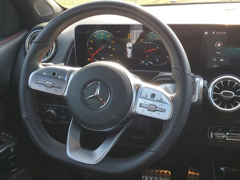 Used 2021 Mercedes-Benz GLB 250 4MATIC image 26