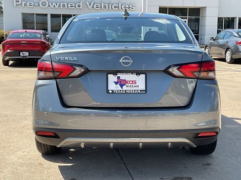 Used 2025 Nissan Versa SV image 6