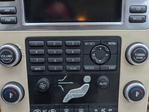 Used 2008 Volvo XC70 3.2 image 3