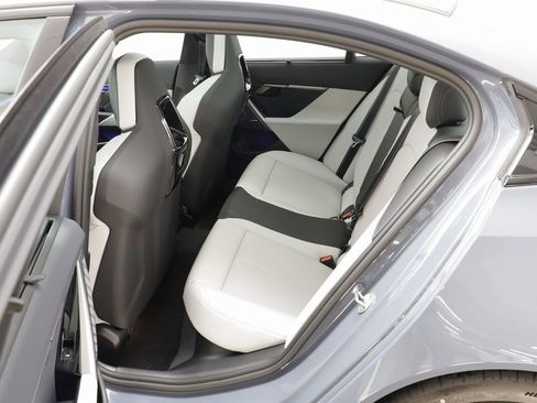 New 2026 BMW M5 w/ Executive Package image 17