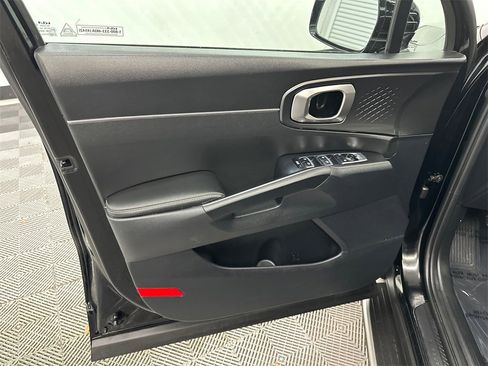 Used 2023 Kia Sorento LX image 10