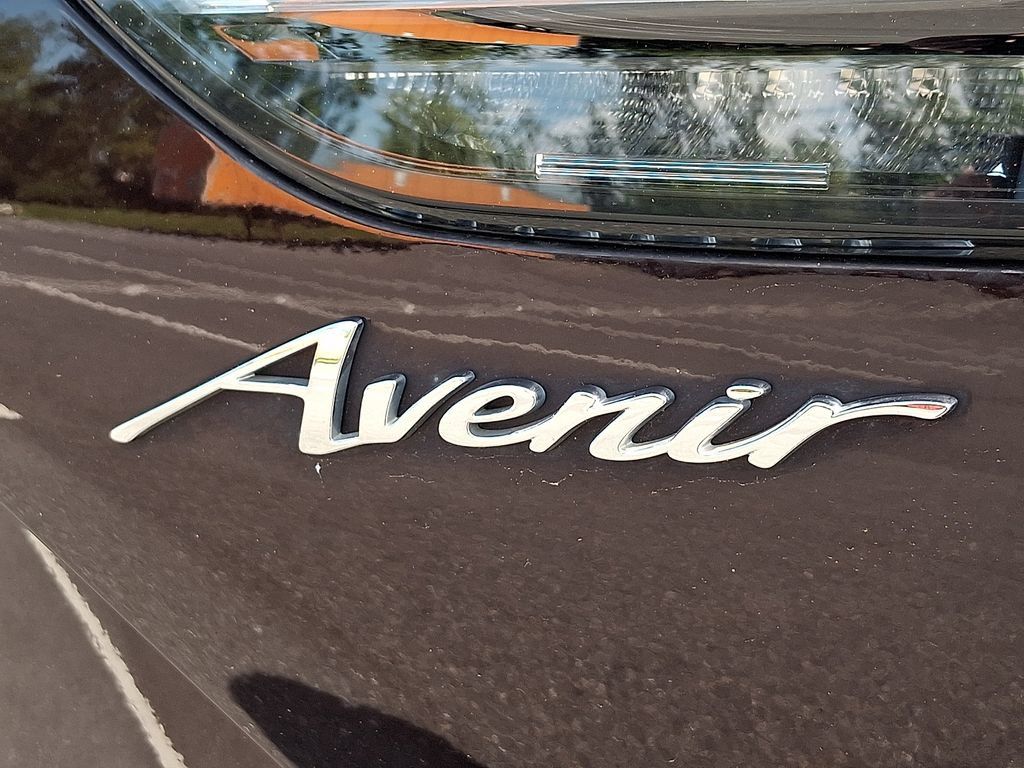 Used 2021 Buick Envision Avenir w/ Technology Package II AWD/4WD image 31
