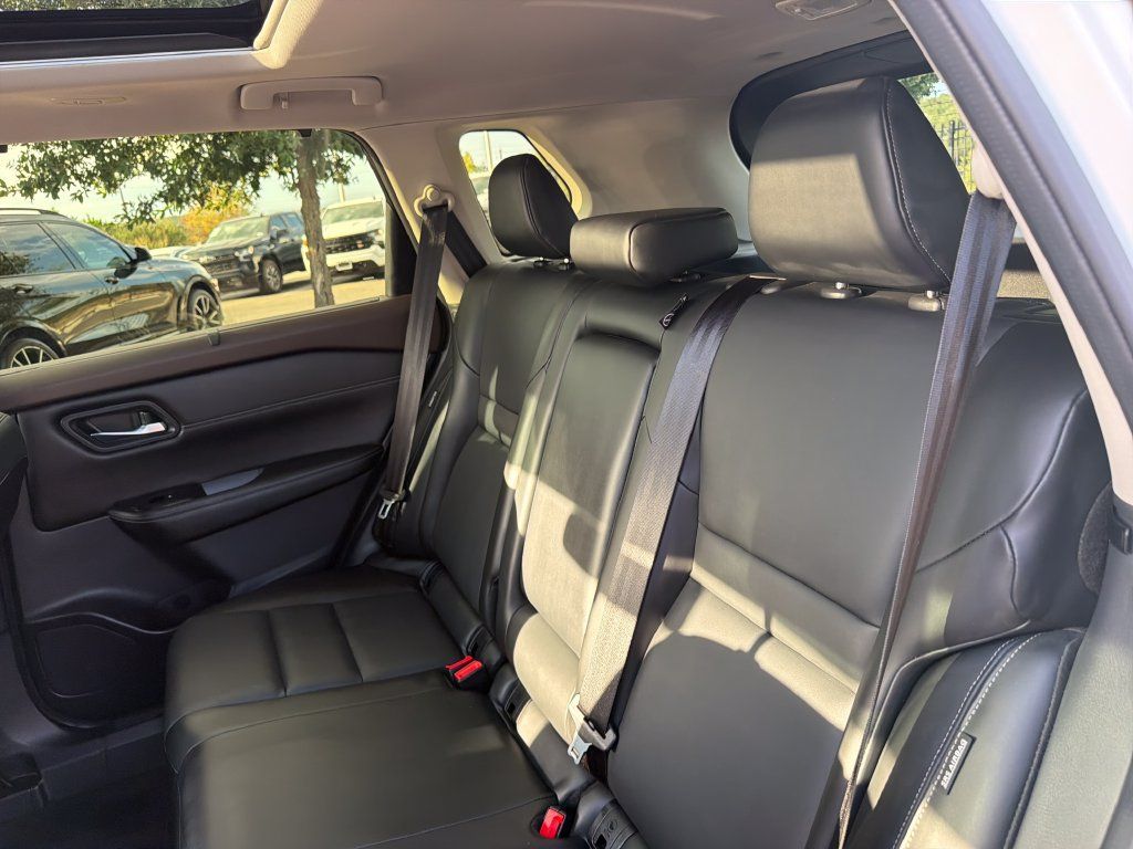 Used 2023 Nissan Rogue SV w/ SV Premium B Package AWD/4WD image 31