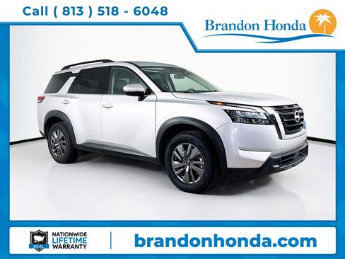 Used 2025 Nissan Pathfinder SV FWD image 1
