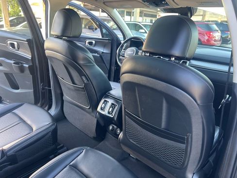 Used 2022 Kia Sorento EX w/ Panoramic Sunroof Package AWD/4WD image 17